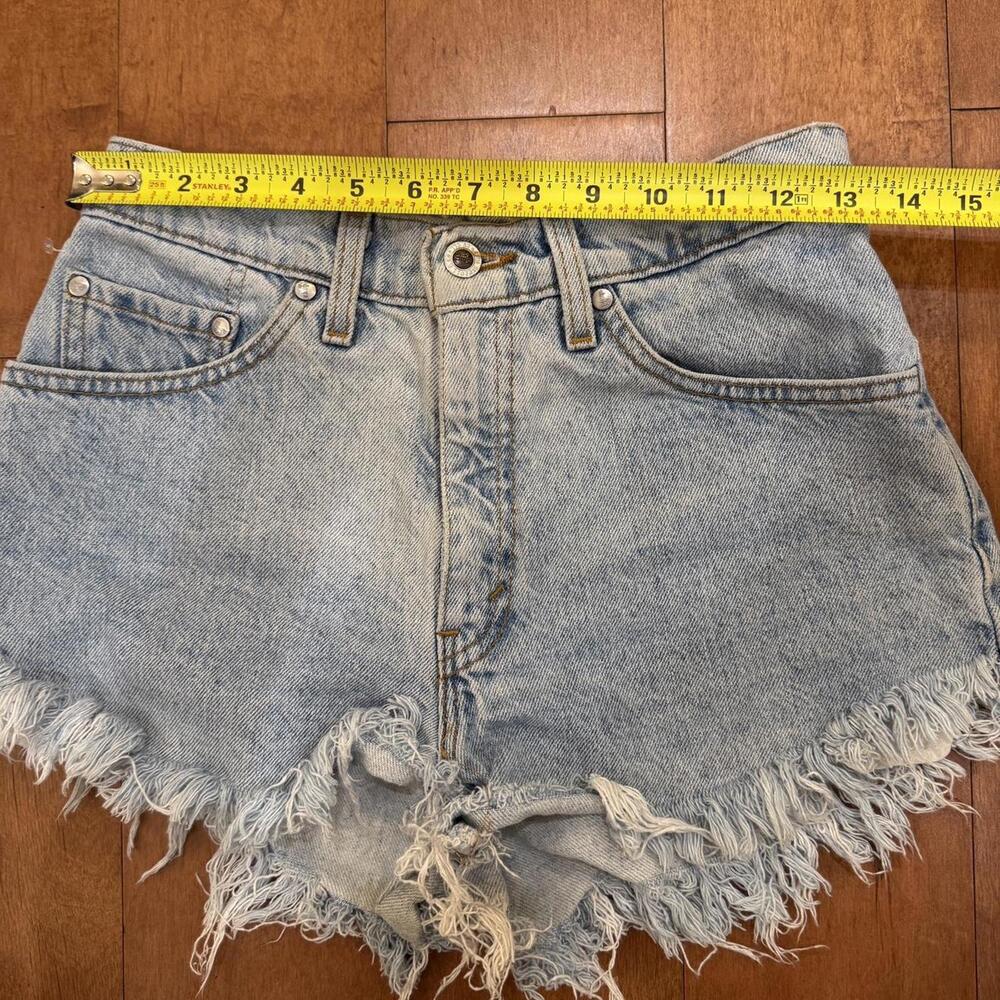 SOLD Silver Tab Levi's light wash cut off shorts Sz. XS/S - Picture 3 of 4